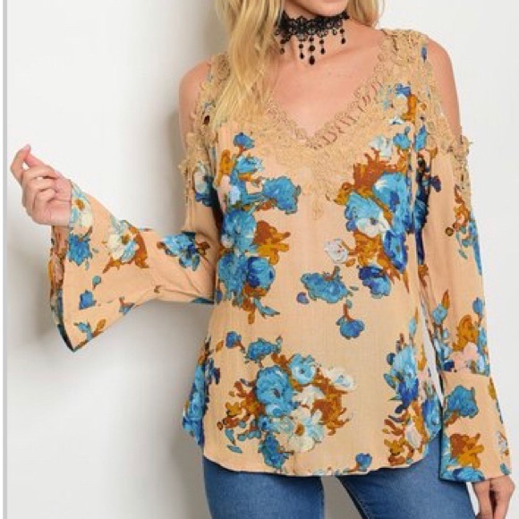 Tops - Cold shoulder, bell sleeve floral tunic, Sz S